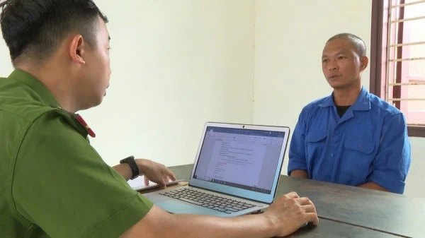 Hồ Văn Phương Tâm tại cơ quan Công an.