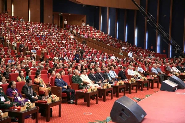 Các đồng chí lãnh đạo và đại biểu tham dự lễ kỷ niệm.