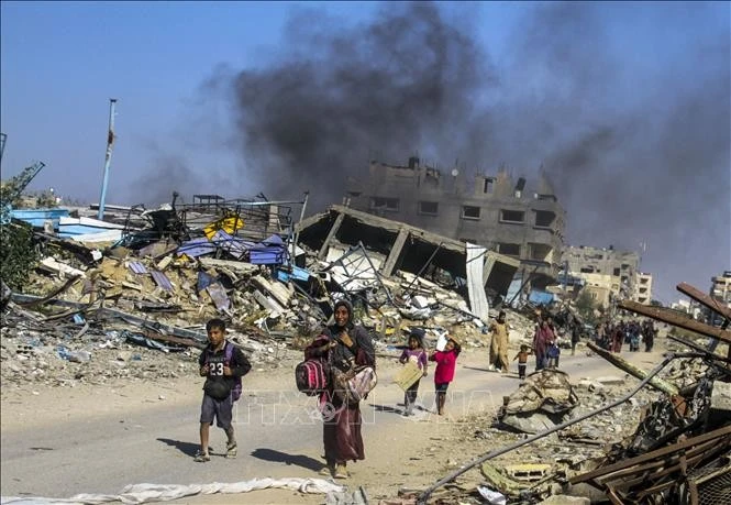 Khói bốc lên sau cuộc không kích của Israel xuống thành phố Gaza ngày 5/11/2024. Ảnh: THX/TTXVN