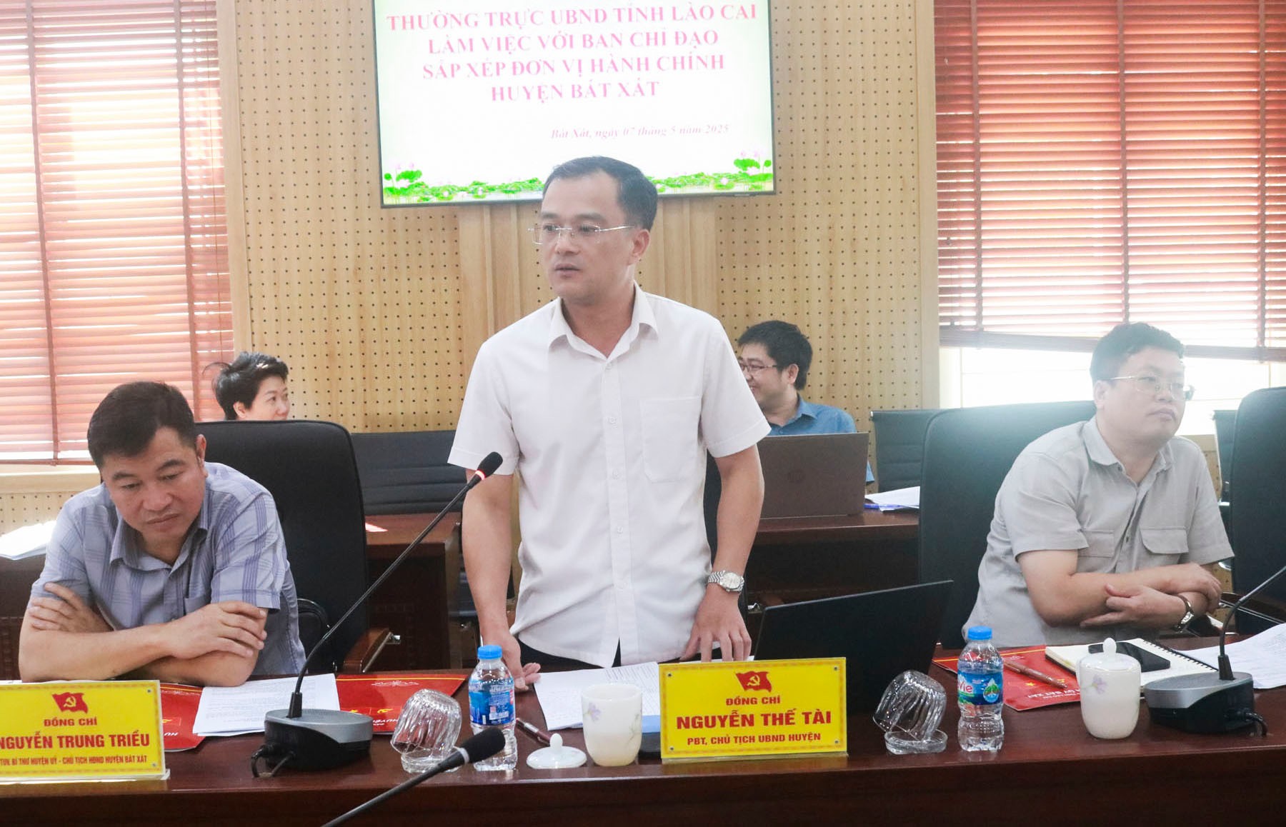 Chủ tịch UBND huyện Bát Xát Nguyễn Thế Tài nêu kiến nghị, đề xuất. chu-tich-ubnd-huyen-bat-xat-nguyen-the-tai-neu-kien-nghi-de-xuat.jpg
