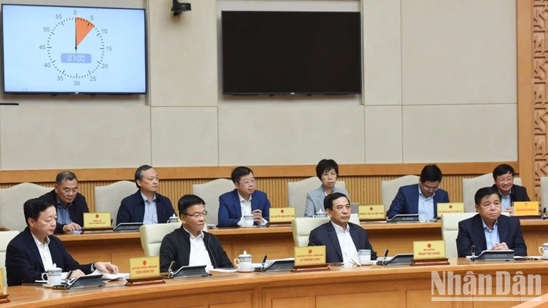 Các Thành viên Chính phủ, lãnh đạo các cơ quan trực thuộc Chính phủ và các đại biểu tham dự phiên họp (Ảnh: Trần Hải).