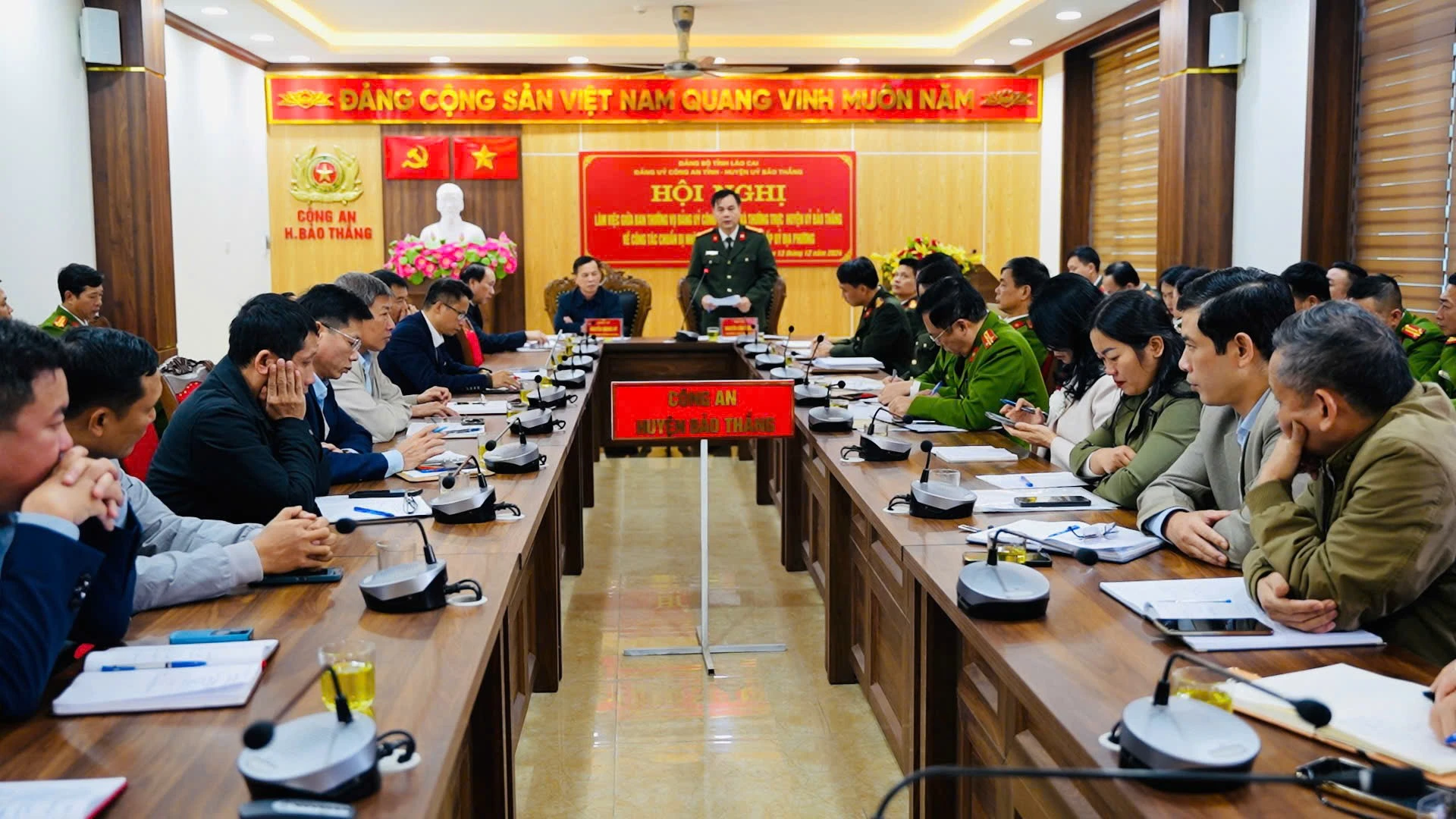 lanh-dao-cong-an-tinh-phat-bieu-tai-buoi-lam-viec.jpg