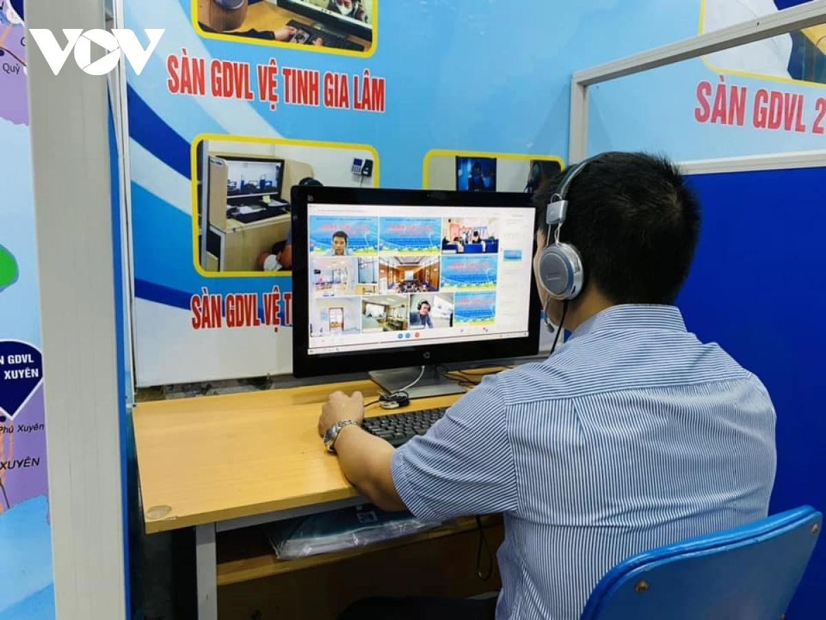 Doanh nghiệp và người lao động kết nối tại phiên giới thiệu việc làm Doanh nghiệp và người lao động kết nối tại phiên giới thiệu việc làm