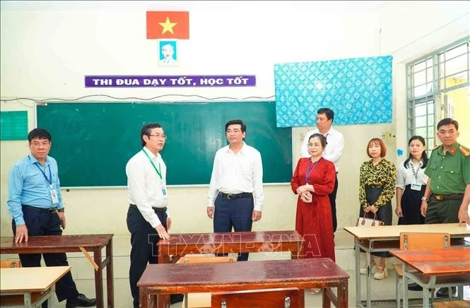 Kiểm tra việc chuẩn bị Kỳ thi tốt nghiệp THPT năm 2024 tại Cần Thơ. Ảnh: Ánh Tuyết/TTXVN