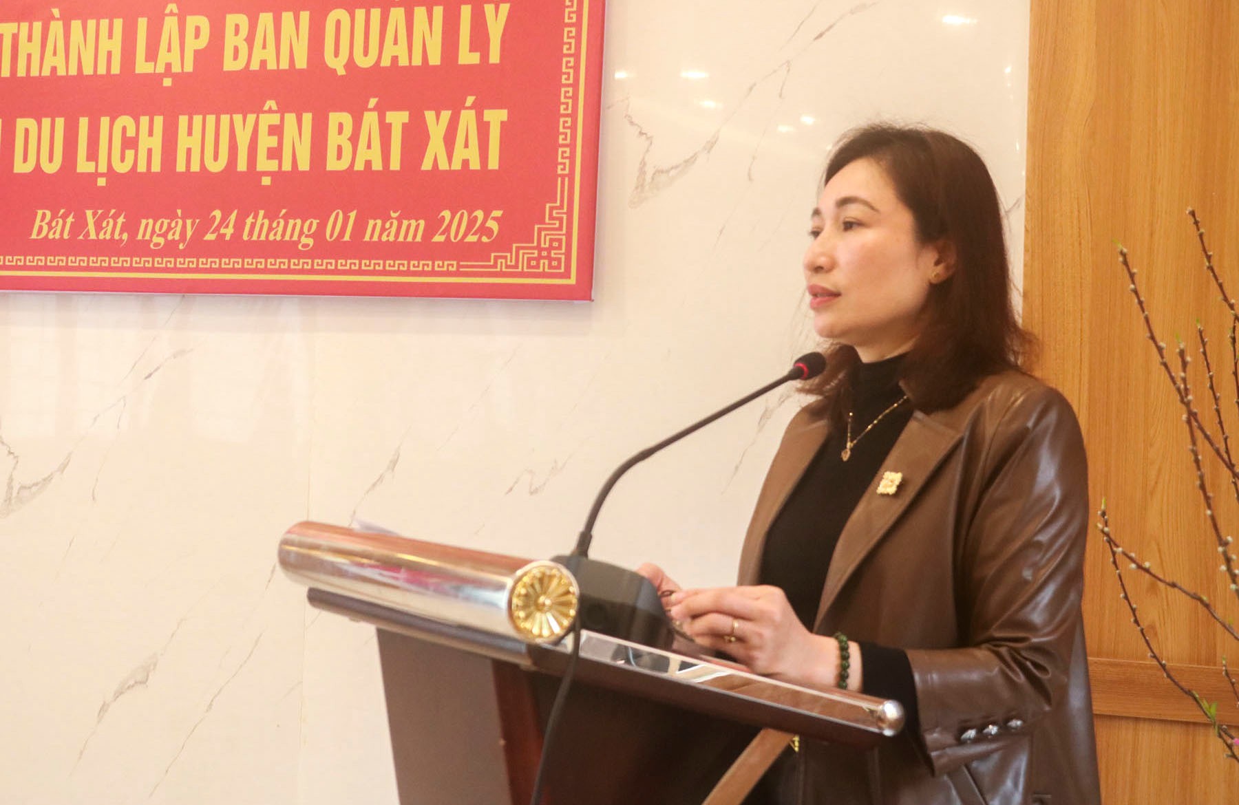 Đại diện lãnh đạo UBND huyện Bát Xát phát biểu giao nhiệm vụ. lanh-dao-ubnd-huyen-bat-xat-phat-bieu-giao-nhiem-vu.jpg