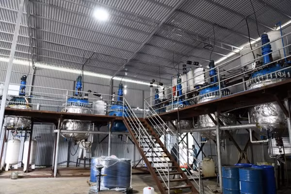 Dây chuyển sản xuất ma túy tổng hợp.