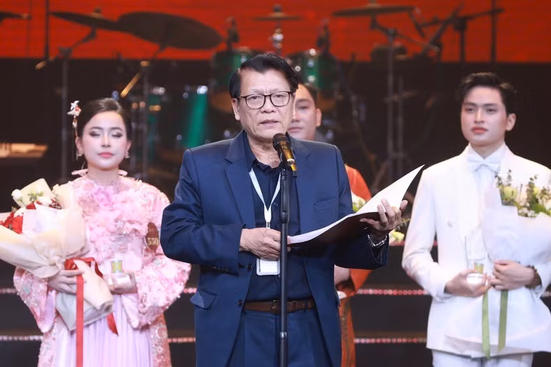 Nghệ sĩ Nhân dân Quang Vinh, Trưởng Ban giám khảo cuộc thi.