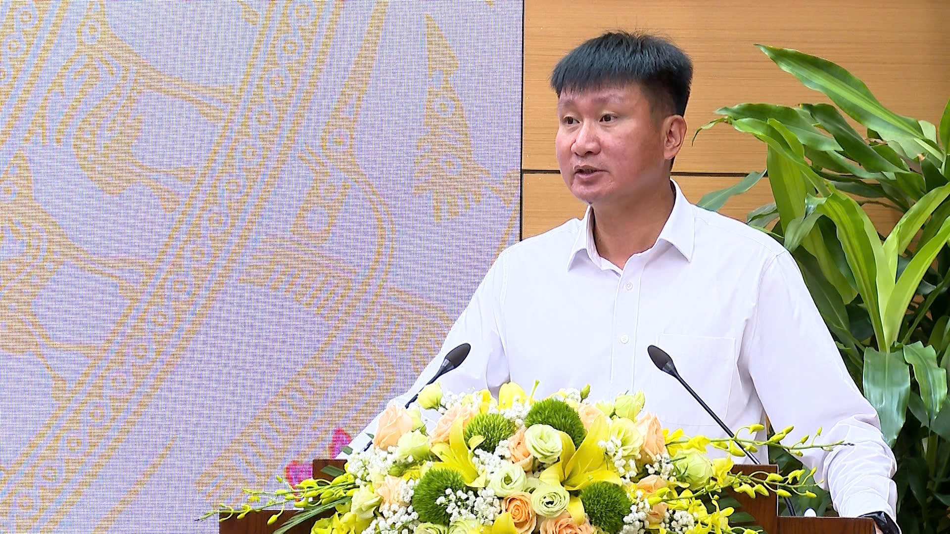 Bí thư Tỉnh ủy Yên Bái Trần Huy Tuấn báo cáo kết quả thực hiện Nghị quyết Hội nghị lần thứ 11, Ban Chấp hành Trung ương Đảng khóa XIII. z6580035098531-bd4ba78bd0aac020cd822dcbd8104cb9.jpg