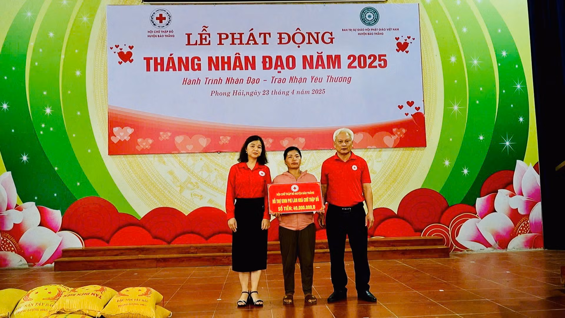 ho-ngheo-duoc-ho-tro-tien-lam-nha-ctd.jpg