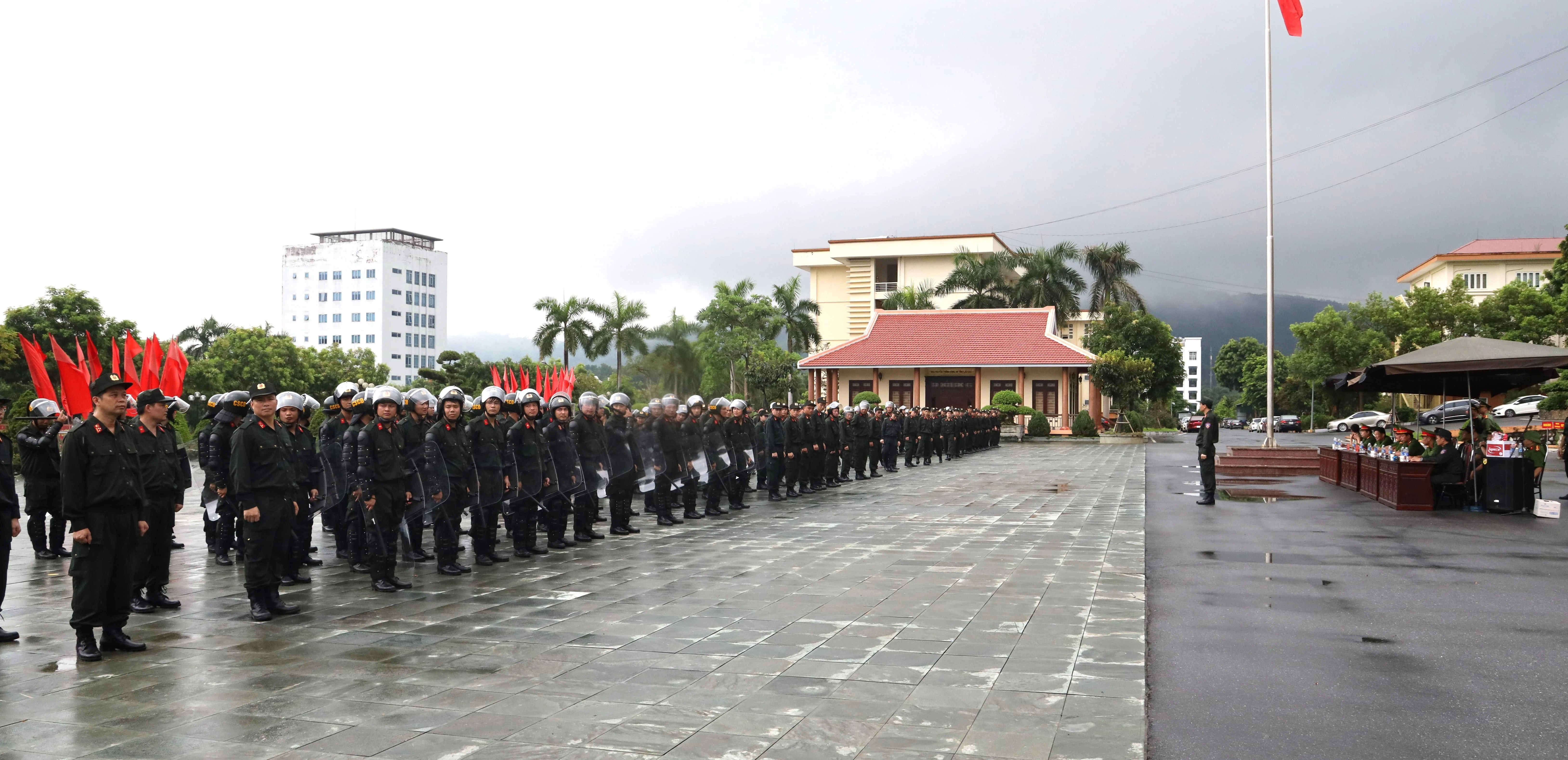 Trung đoàn dự bị động viên Công an tỉnh tại buổi kiểm tra..JPG