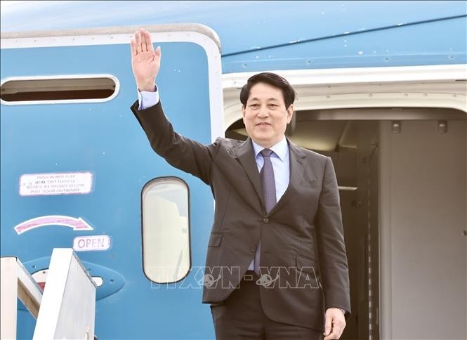 Chủ tịch nước Lương Cường kết thúc tốt đẹp chuyến thăm chính thức Cộng hòa Peru và tham dự APEC 2024. vna-potal-chu-tich-nuoc-ket-thuc-chuyen-tham-chinh-thuc-peru-va-tham-du-tuan-le-cap-cao-apec-2024-stand-268.jpg