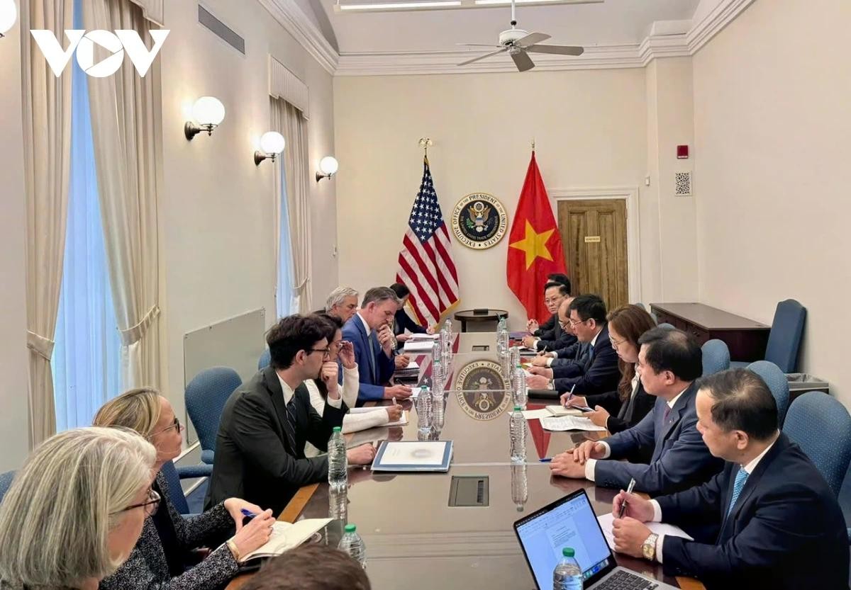 Bộ trưởng Bộ Công Thương Nguyễn Hồng Diên đàm phán với Đại sứ, Trưởng Đại diện Thương mại Hoa Kỳ Jamieson Greer tại Washington ngày 21/5. Bộ trưởng Bộ Công Thương Nguyễn Hồng Diên đàm phán với Đại sứ, Trưởng Đại diện Thương mại Hoa Kỳ Jamieson Greer tại Washington ngày 21/5.