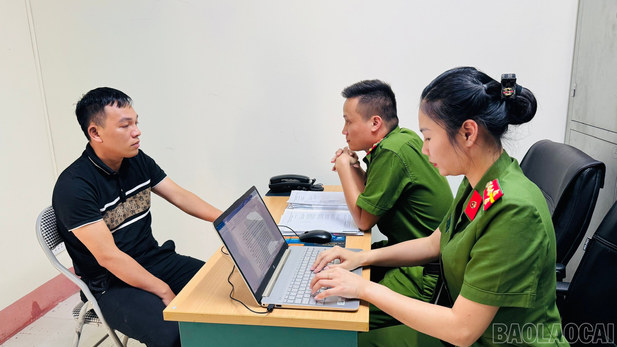 Cơ quan điều tra khai thác thông tin đối tượng. baolaocai-br_an-3.jpg