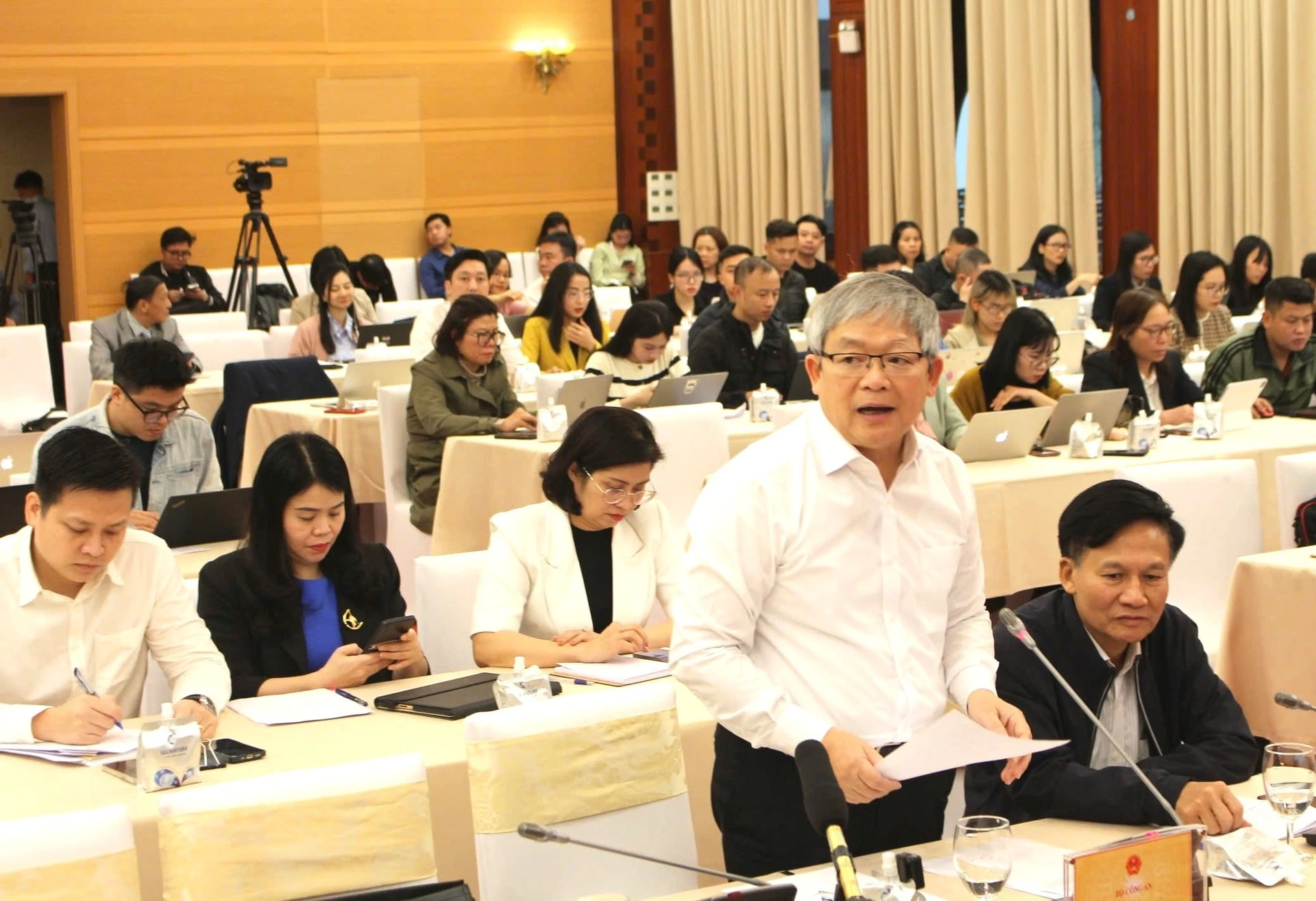 Thiếu tướng Hoàng Anh Tuyên, Phó Chánh Văn phòng, Người phát ngôn Bộ Công an trả lời tại họp báo. Ảnh: Đình Hiệp