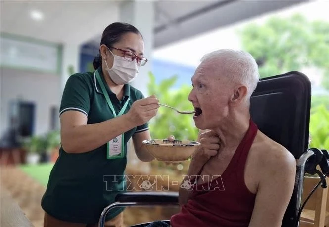 Chăm sóc người cao tuổi tại Viện dưỡng lão Tâm An, thành phố Thủ Đức, Thành phố Hồ Chí Minh.