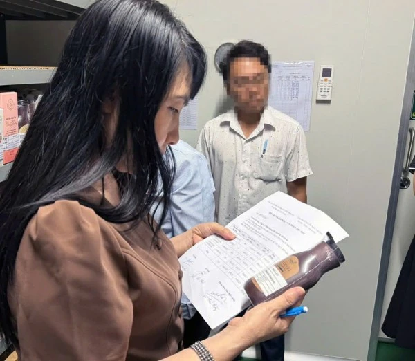 Kiểm tra nơi sản xuất các loại mỹ phẩm bị đình chỉ lưu hành.