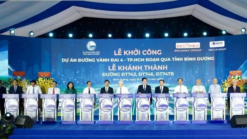 Các đại biểu thực hiện nghi thức khởi công và khánh thành các dự án. kc3.jpg