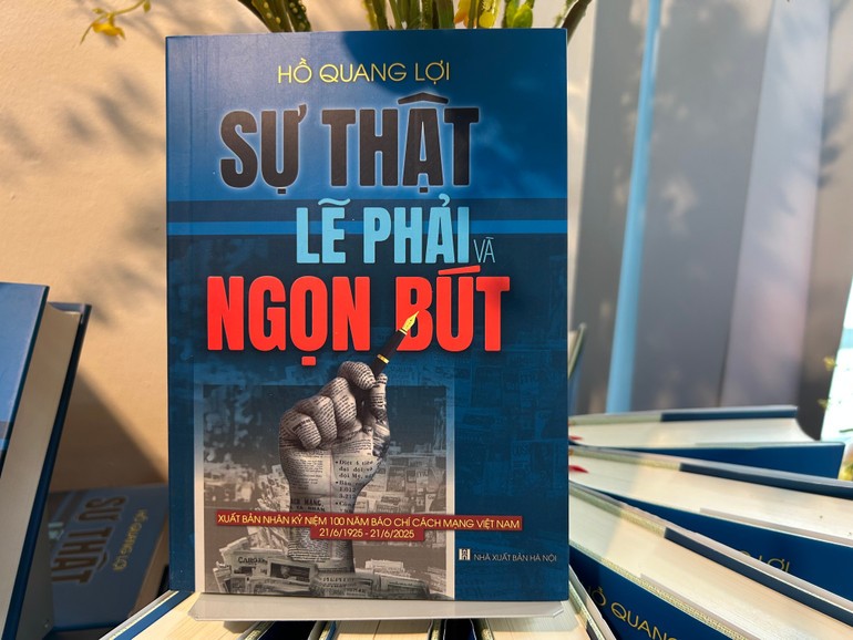 "Sự thật, Lẽ phải và Ngọn bút" là cuốn sách thứ 11 của nhà báo, nhà văn Hồ Quang Lợi được xuất bản. "Sự thật, Lẽ phải và Ngọn bút" là cuốn sách thứ 11 của nhà báo, nhà văn Hồ Quang Lợi được xuất bản.