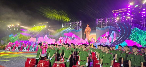 Màn biểu diễn trống hội Học viện CSND tại lễ hội. Màn biểu diễn trống hội Học viện CSND tại lễ hội.