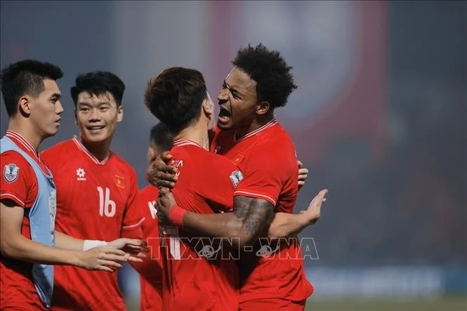Các cầu thủ Việt Nam ăn mừng bàn thắng mở tỷ số của Xuân Son ở phút 59. Ảnh: Minh Quyết/TTXVN