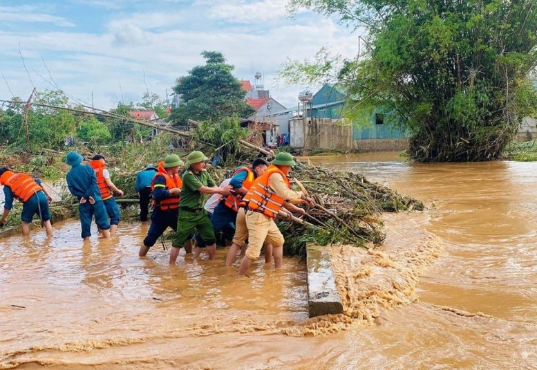Trong bối cảnh biến đổi khí hậu, thiên tai ngày càng bất thường, cực đoan, khó dự báo. Trong bối cảnh biến đổi khí hậu, thiên tai ngày càng bất thường, cực đoan, khó dự báo.