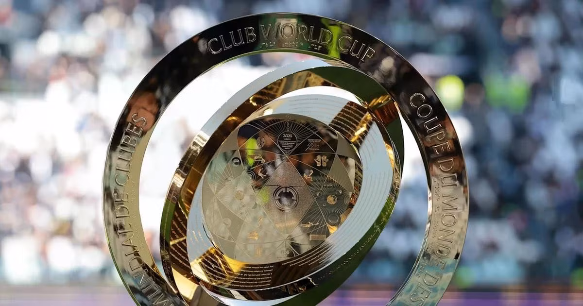 club-world-cup-trophy-italy-copy.jpg