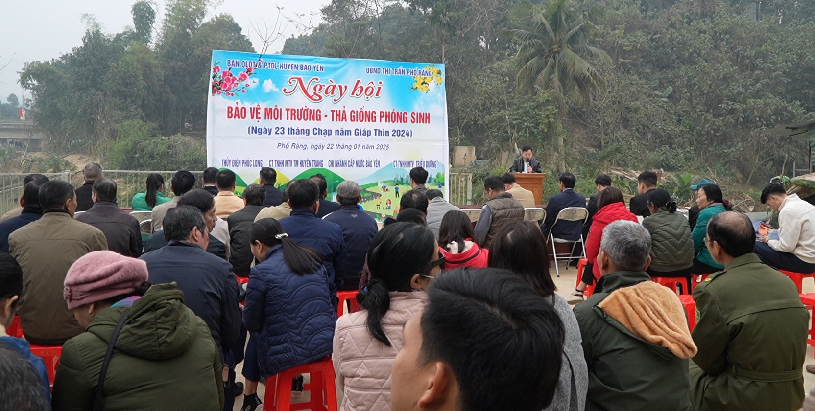 Quang cảnh ngày hội. quang-canh-ngay-hoi.jpg