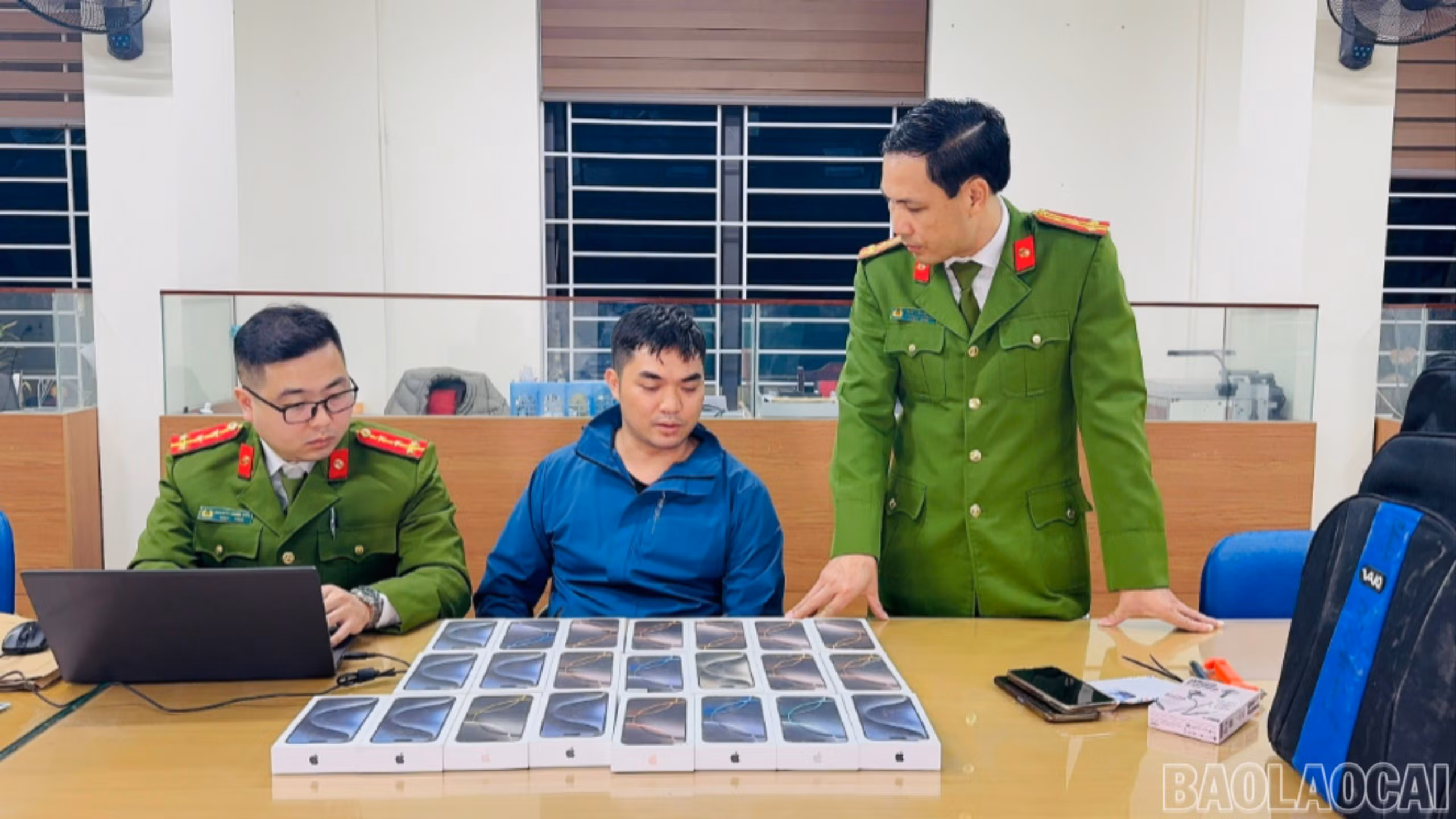 baolaocai-br-anh-3-co-quan-canh-sat-dieu-tra-cong-an-thanh-pho-lao-cai-lay-loi-khai-doi-tuong-tai.jpg