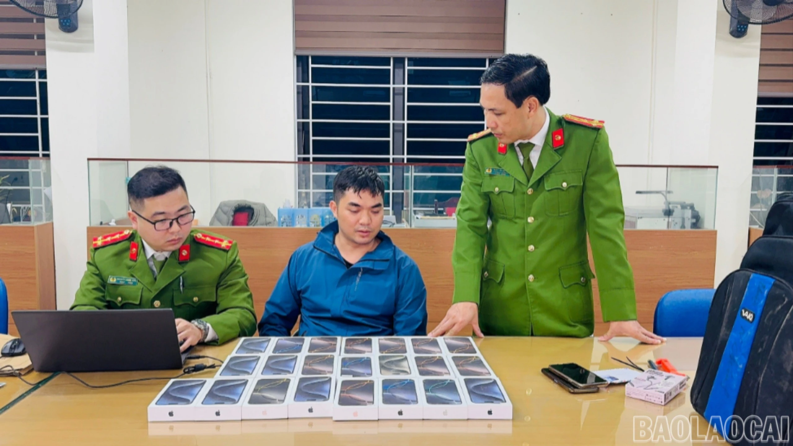 baolaocai-br-anh-3-co-quan-canh-sat-dieu-tra-cong-an-thanh-pho-lao-cai-lay-loi-khai-doi-tuong-tai.jpg