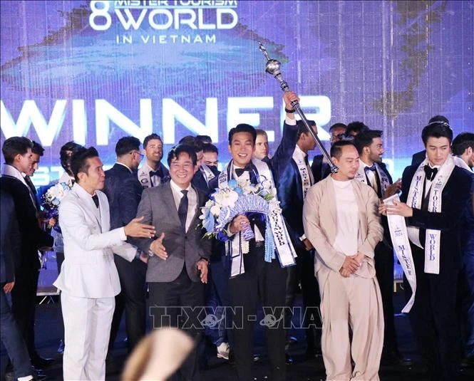 Nguyễn Hữu Hưng đăng quang Nam vương Du lịch Thế giới 2025 (Mister Tourism World 2025). Ảnh: Nguyễn Thành/TTXVN