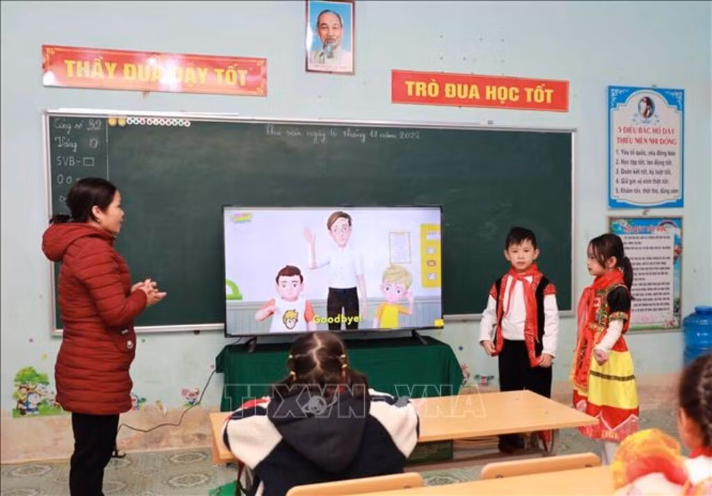 Một giờ học tiếng Anh của học sinh. Ảnh tư liệu: Thanh Tùng/TTXVN