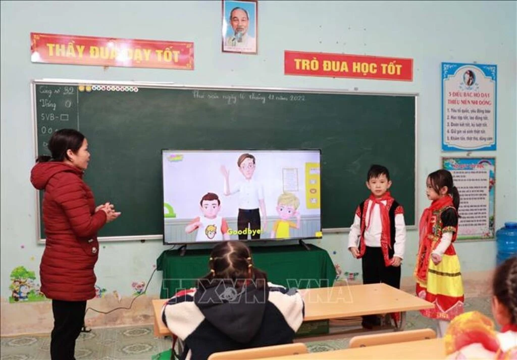 Một giờ học tiếng Anh của học sinh. Ảnh tư liệu: Thanh Tùng/TTXVN