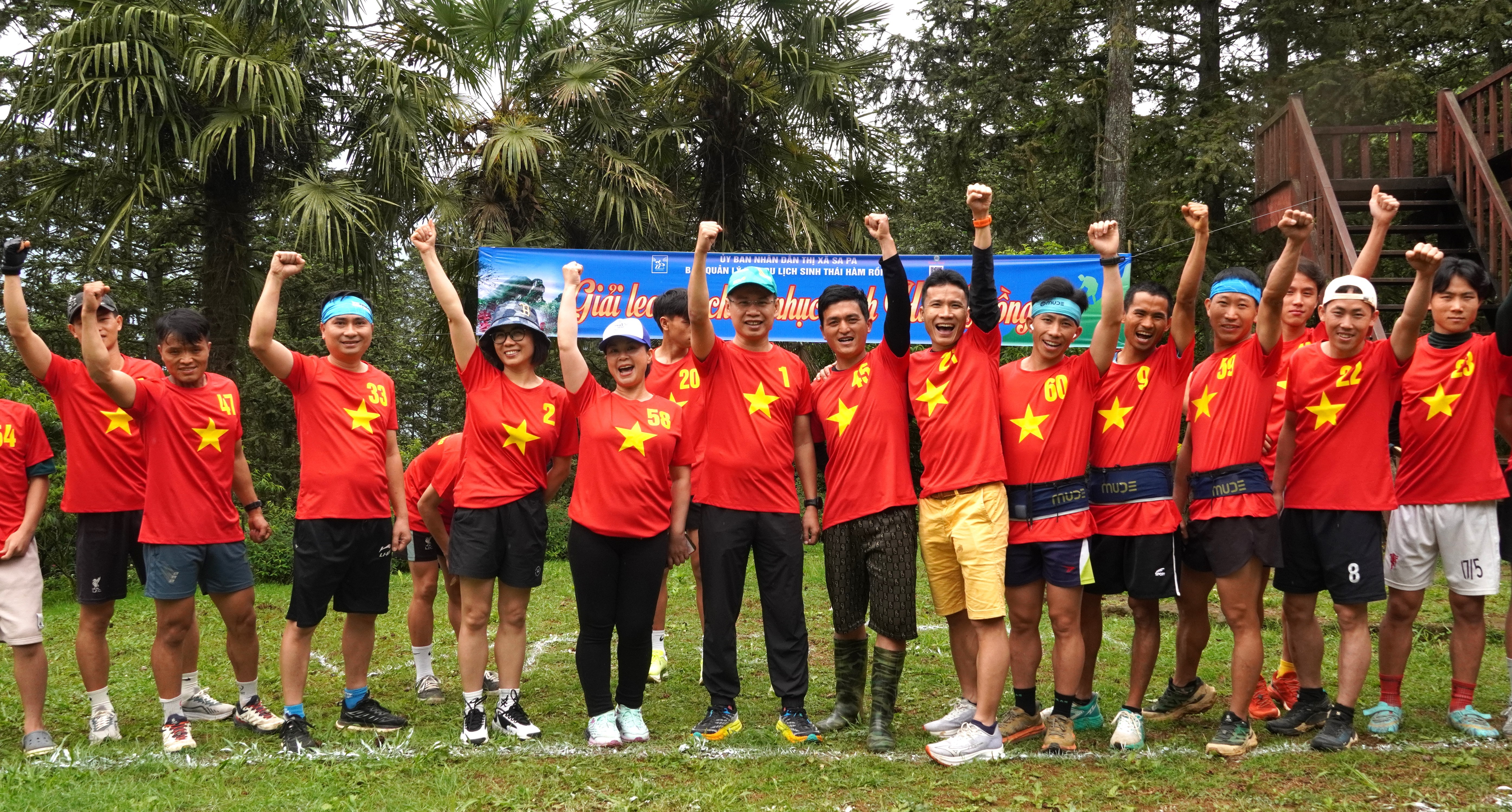 Các vận động viên tham gia giải leo núi. dsc08816.jpg