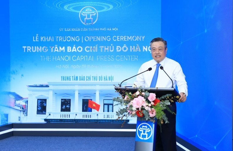 Chủ tịch Ủy ban nhân dân thành phố Hà Nội Trần Sỹ Thanh phát biểu tại lễ khai trương. Chủ tịch Ủy ban nhân dân thành phố Hà Nội Trần Sỹ Thanh phát biểu tại lễ khai trương.