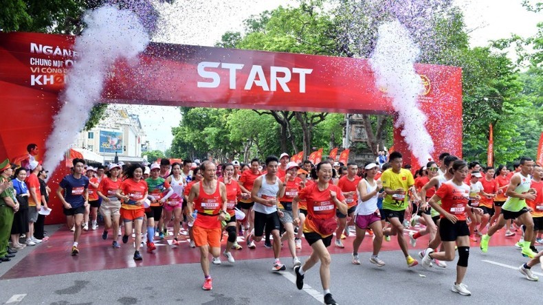 Giải chạy phong trào "Ngàn bước chạy - Chung một quyết tâm - Vì cộng đồng không ma túy", hưởng ứng Tháng hành động phòng, chống ma túy do Bộ Công an phối hợp Ủy ban nhân dân thành phố Hà Nội tổ chức năm 2024. Giải chạy phong trào "Ngàn bước chạy - Chung một quyết tâm - Vì cộng đồng không ma túy", hưởng ứng Tháng hành động phòng, chống ma túy do Bộ Công an phối hợp Ủy ban nhân dân thành phố Hà Nội tổ chức năm 2024.