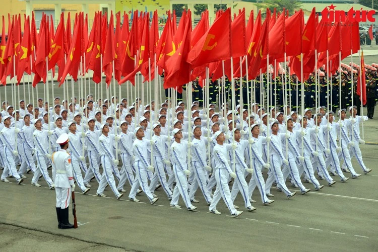 Khối cờ Tổ quốc, cờ Đảng.