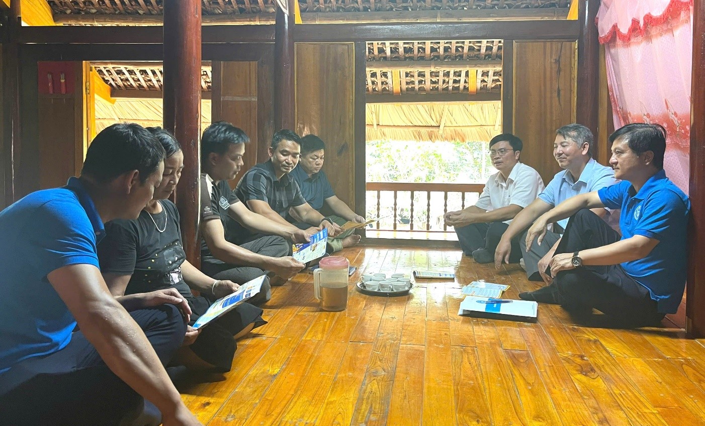 BHXH khu vực XVII tăng cường công tác tuyên truyền chính sách BHXH, BHYT đến với người dân, phấn đấu hoàn thành chỉ tiêu bao phủ BHXH, BHYT được giao 2025. bao-hiem.jpg