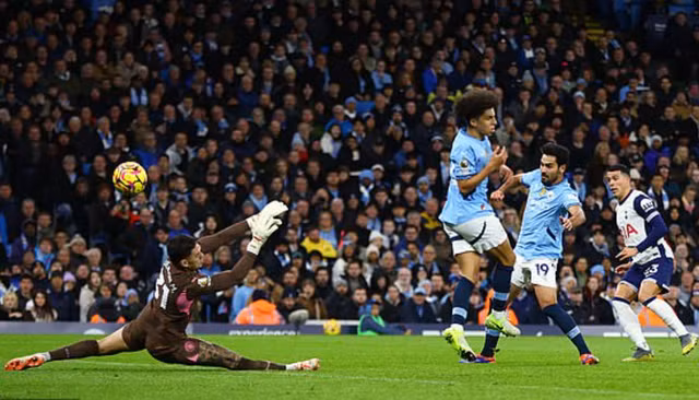 Pedro Porro ghi bàn thứ ba cho Totttenham