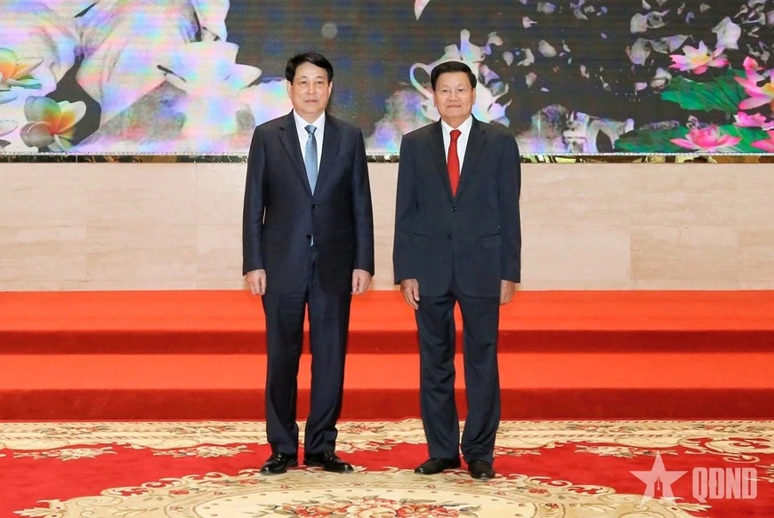 Chủ tịch nước Lương Cường và Tổng Bí thư, Chủ tịch nước Lào Thongloun Sisoulith dự buổi giao lưu.