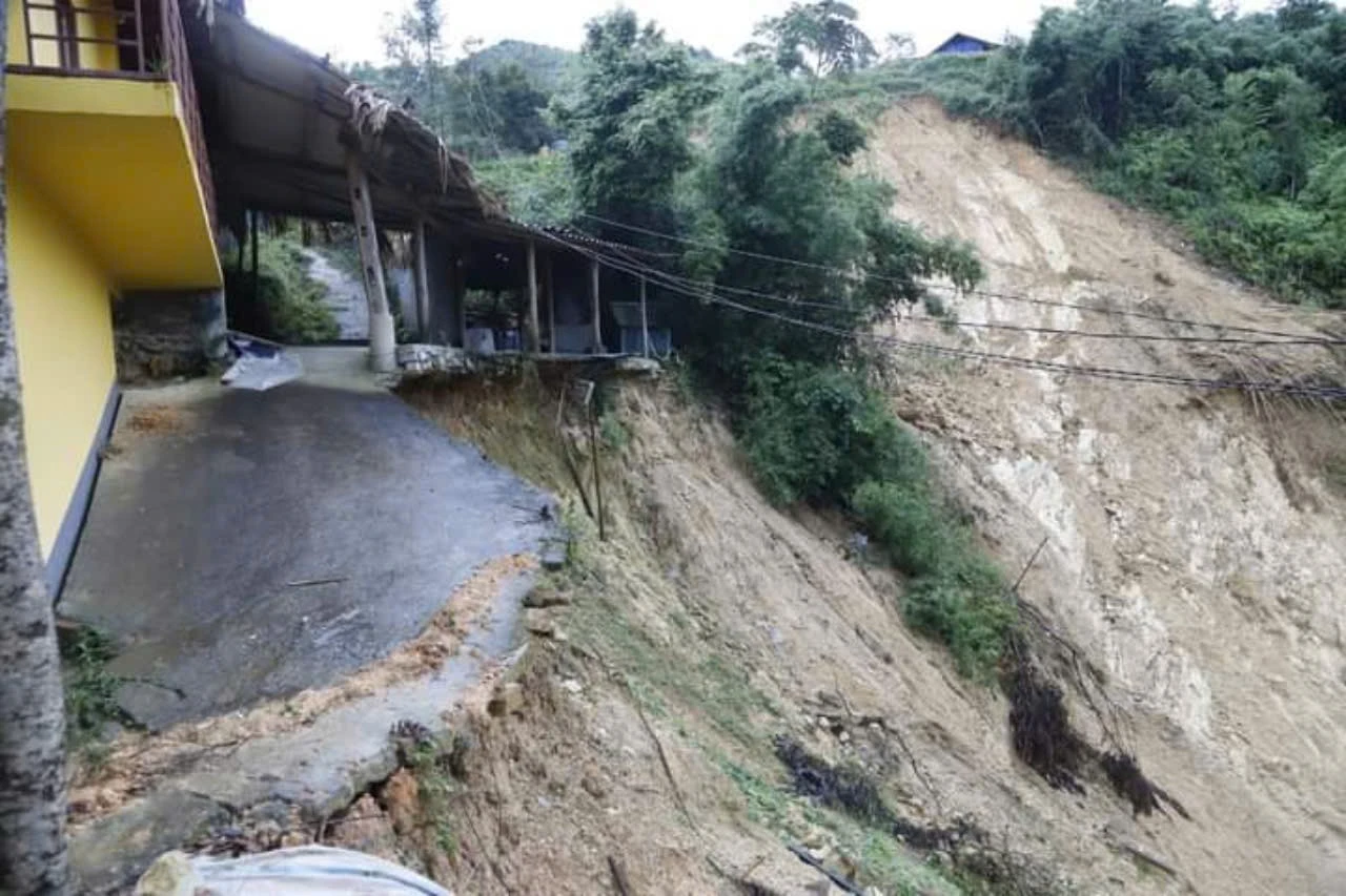 Một điểm sạt lở tại xã Ngũ Chỉ Sơn.jpg