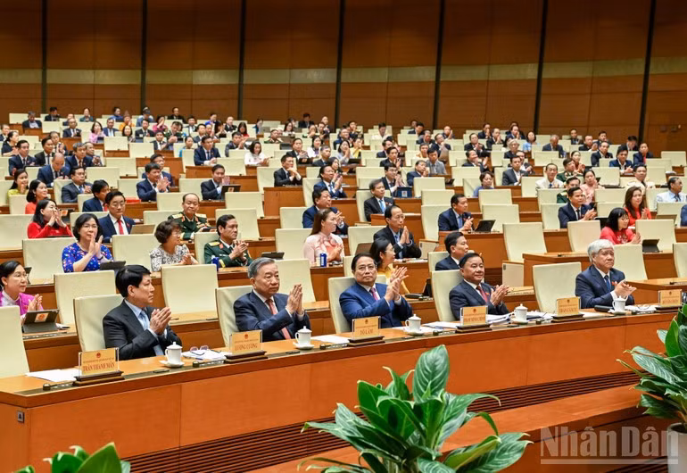 Các đồng chí lãnh đạo Đảng, Nhà nước và các đại biểu Quốc hội dự phiên bế mạc.