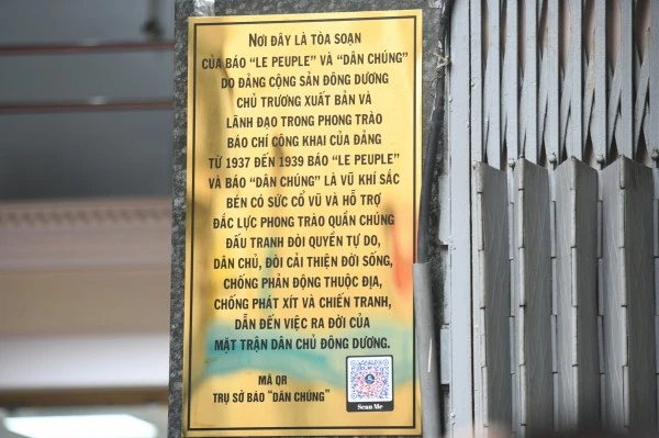 Bảng hiệu Di tích lịch sử cấp quốc gia “Trụ sở Báo Le Peuple và Báo Dân Chúng” tại quận 1, TP Hồ Chí Minh.