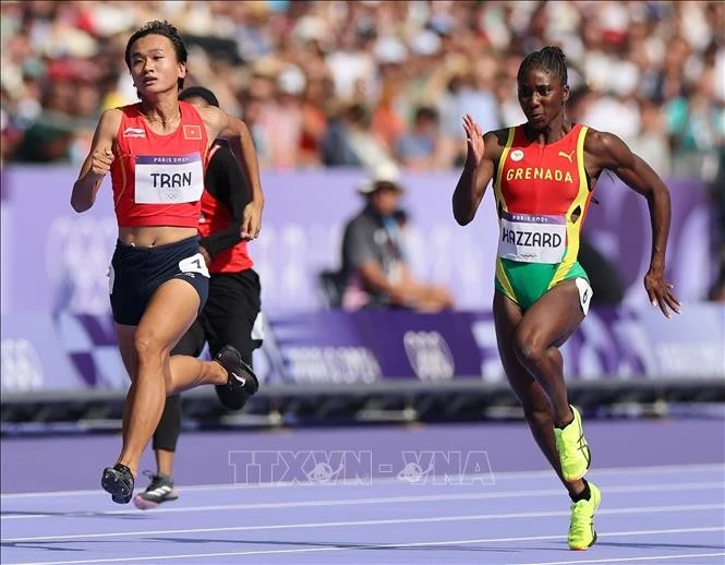 Các VĐV thi đấu ở vòng sơ loại nội dung 100m nữ tại Olympic Paris 2024, ở Paris, Pháp, ngày 2/8/2024. Ảnh tư liệu - minh họa: THX/TTXVN