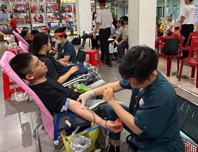 Hoạt động hiến máu nhân đạo diễn ra tại buổi lễ phát động.