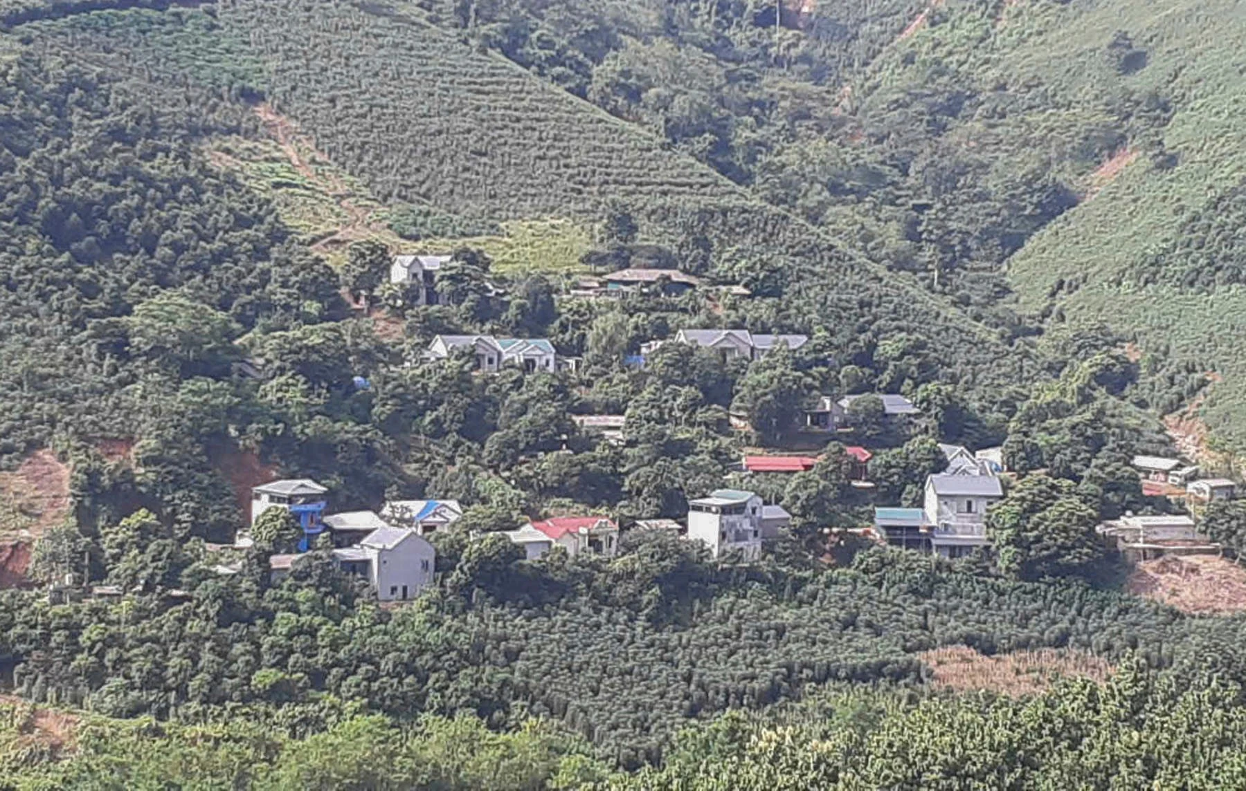 Khu vực sảy ra vết nứt.jpg