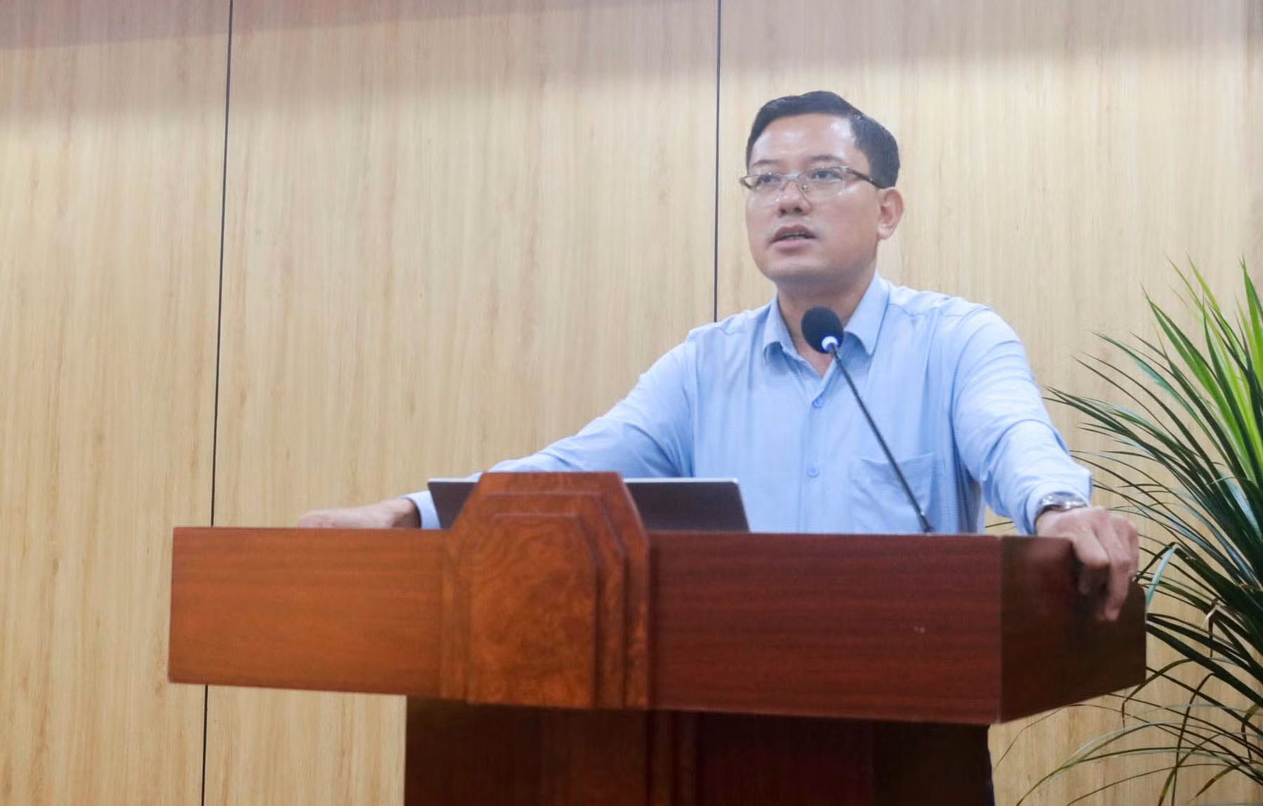 Lãnh đạo Ban Tuyên giáo Tỉnh ủy truyền đạt các chuyên đề tại buổi tập huấn.jpg