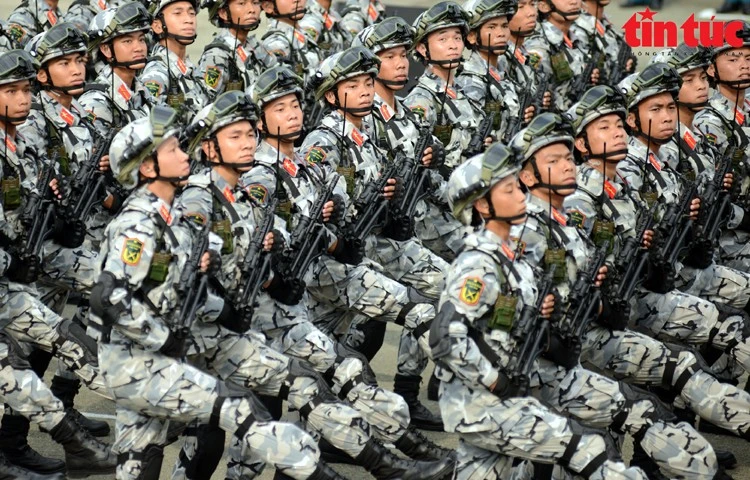 Các khối tham gia tổng hợp luyện diễu binh, diễu hành lần cuối tại sân bay Biên Hòa.