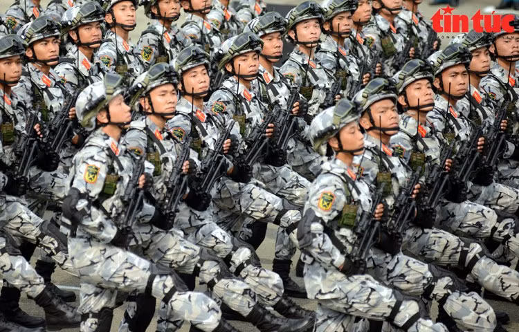 Các khối tham gia tổng hợp luyện diễu binh, diễu hành lần cuối tại sân bay Biên Hòa.