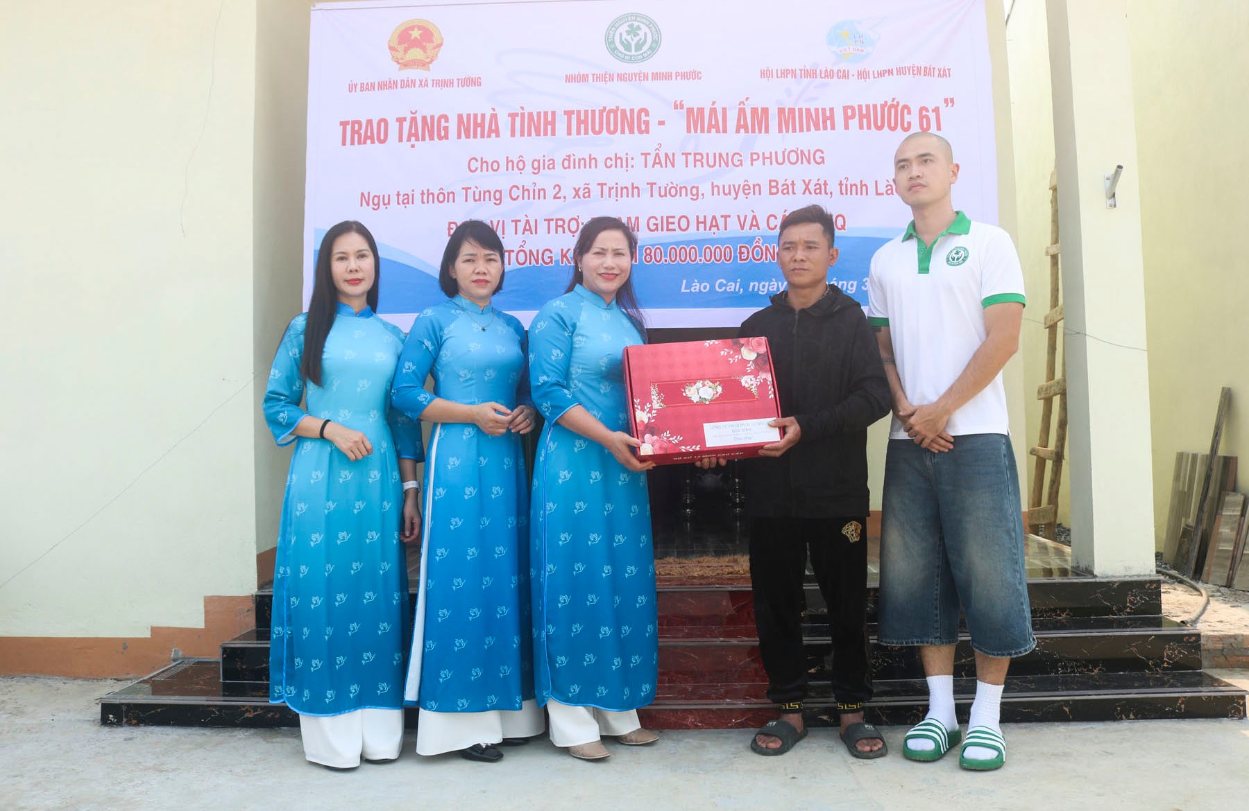 Trao hỗ trợ cho các hộ dân tại xã Trịnh Tường. trao-ho-tro-cho-gia-dinh-anh-tan-trung-phuong-xa-trinh-tuong.jpg