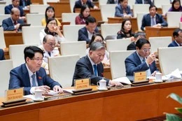 Đại biểu Quốc hội biểu quyết thông qua nghị quyết. Ảnh: Quốc hội